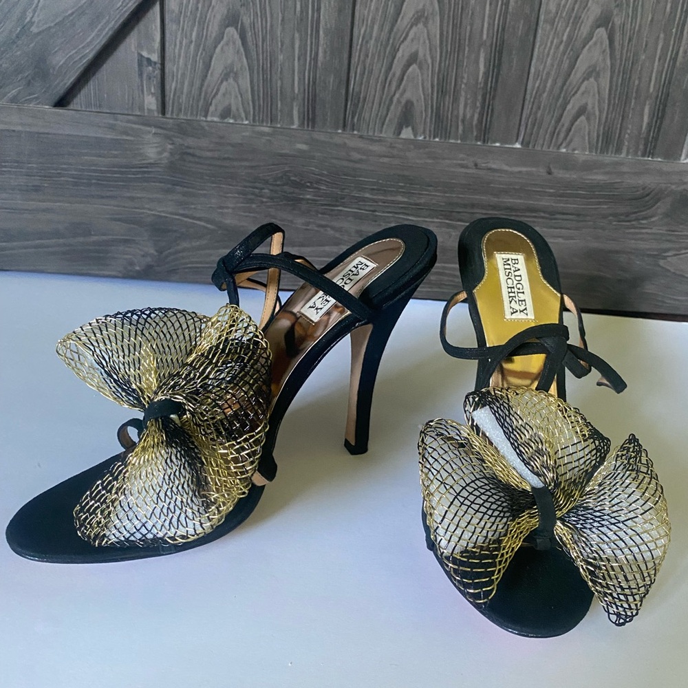 Elegant Black and Gold Women's Heels - Picture 6 of 11